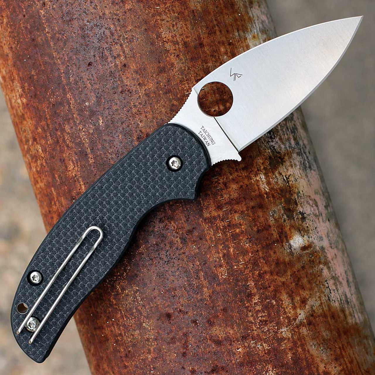 Spyderco Sage 6 Button Release Compression Lock CPM S90V C123CFBCLS90VP Carbon Fiber, Sprint Run pocket knife