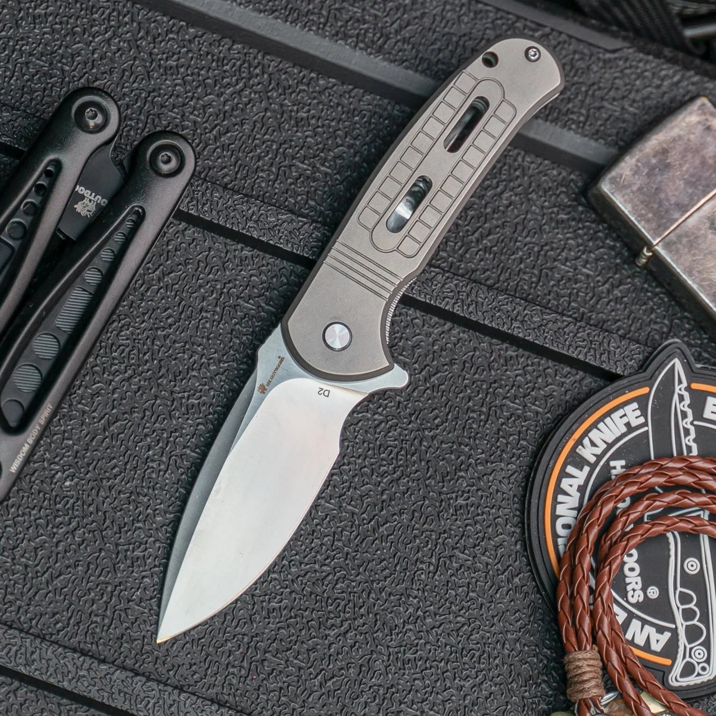 ROCK SAPPHIRE | LINER LOCK | D2 | SILVER TITANIUM | ZD-113S