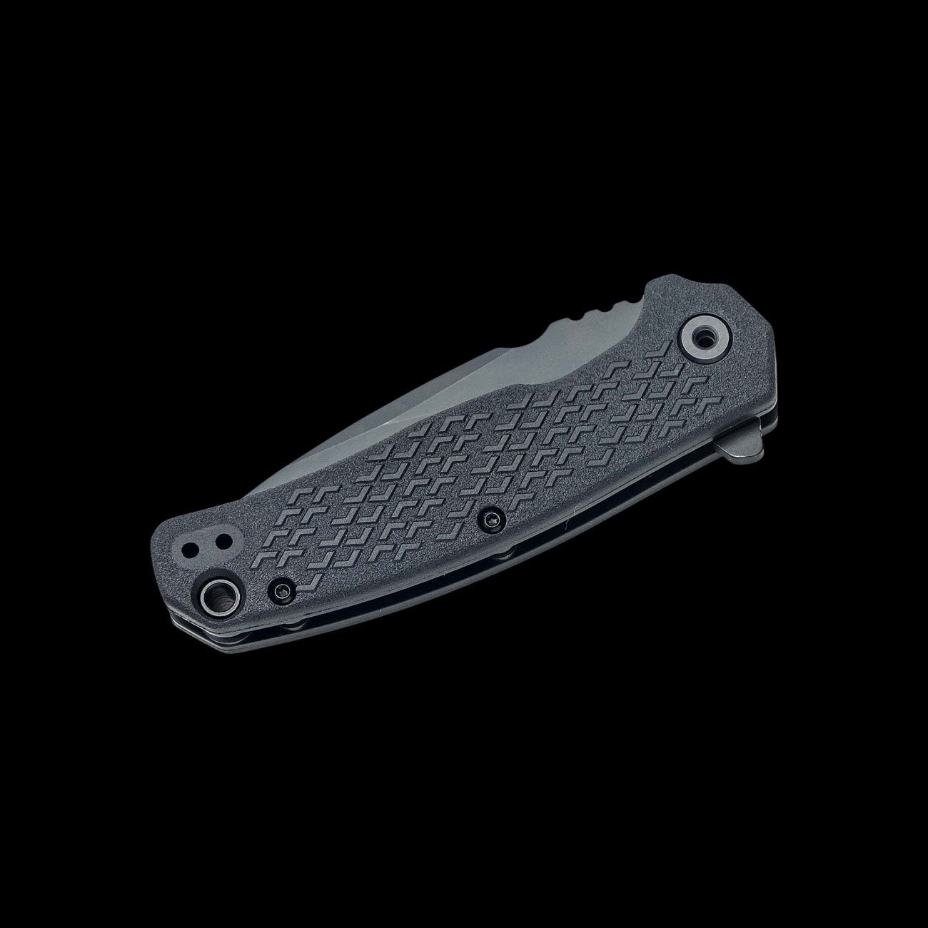 Textured black GFN handle with thumb ramp on Kershaw Conduit